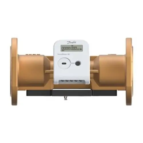 Wärmezähler von Danfoss mit digitalem Display in kompaktem Design und Anschlüssen an beiden Seiten. Ideal für die Messung von Wärmeenergie in Heizsystemen.